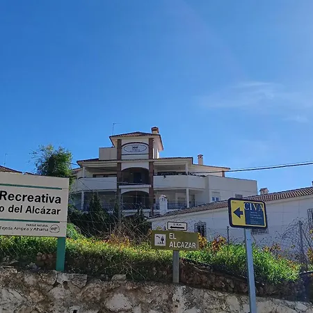 La Fuente Alcaucin